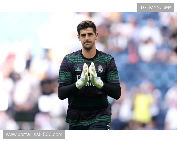 皇马门将库尔图瓦恢复训练，有望月末复出